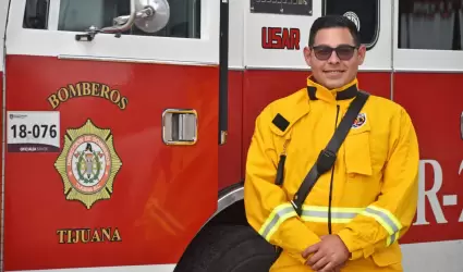 Bomberos de Tijuana reciben unirformes forestales