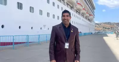 Embarcaci�n de la l�nea naviera Carnival