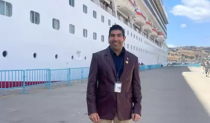 Embarcaci�n de la l�nea naviera Carnival
