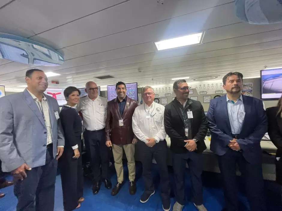Embarcaci�n de la l�nea naviera Carnival