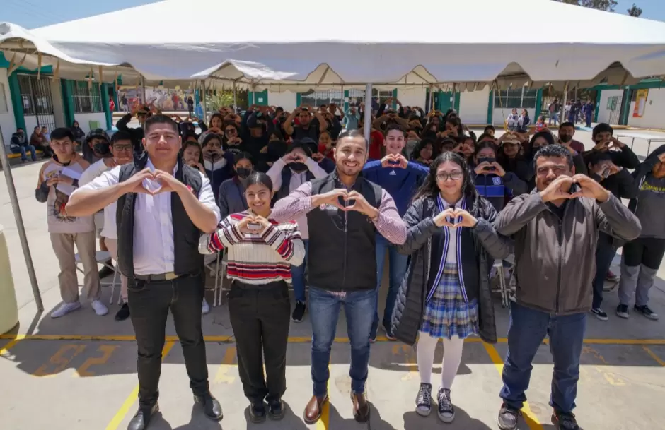 Entrega de becas a jvenes estudiantes de San Quintn