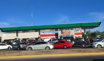 Largas filas en gasolineras de Culiacán