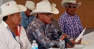 Integrantes de la Tropa Yoremia del pueblo de V�cam