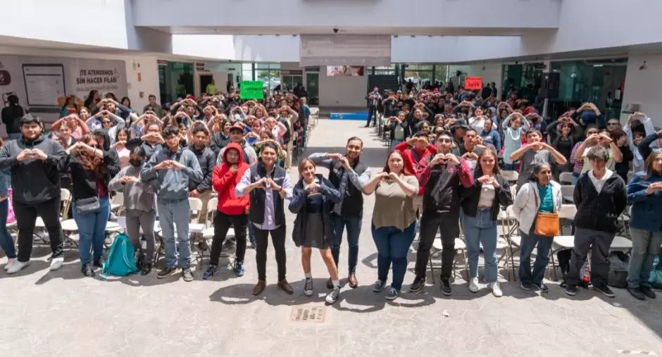 Becas a estudiantes de Ensenada