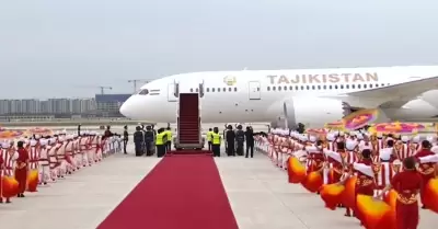 Presidente de Tayikist�n estrena avi�n que compr� a M�xico