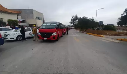 Manifestacin de Taxis Rojo y Negro