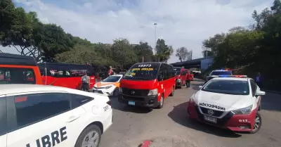 Taxis rojo y negro