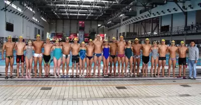 20 nadadores, a cargo del entrenador Erick Galván, trabajaron este sábado en la 