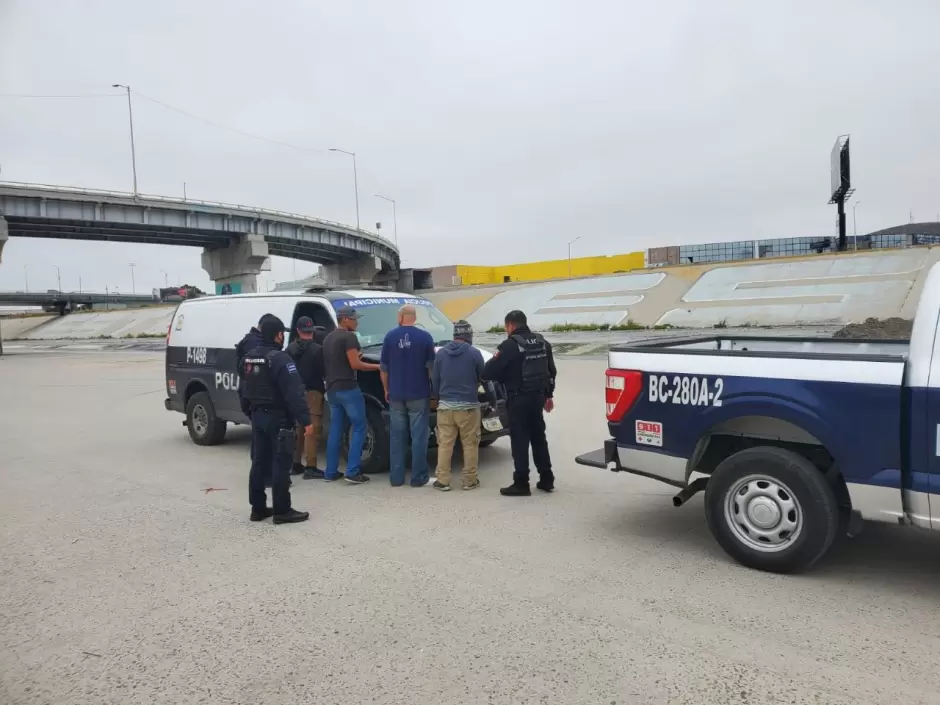 Despliega policía municipal operativo en la canalización del Río Tijuana