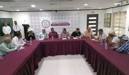 Se re�nen con trigueros del Valle de Mexicali