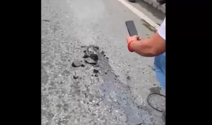 Difunden video de agua hirviendo saliendo del asfalto