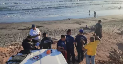 Buscan a joven arrastrado por oleaje en Playas de Ponce, Sinaloa