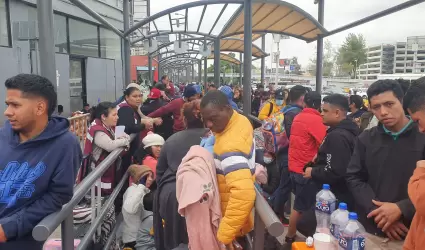 Campamento de migrantes a las puertas de la garita de San Ysidro