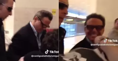 Luis Miguel fue captado en un aeropuerto firmando autógrafos