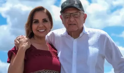 AMLO acompañado de la gobernadora de Quintana Roo, Mara Lezama