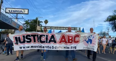 Marchan pos justicia a 14 a�os del incendio en la Guarder�a ABC