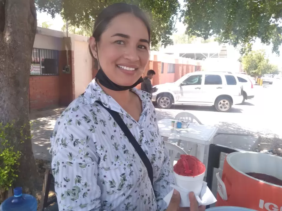 Yesenia Rufina Quijada, vendedora de nieve de pitahaya