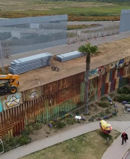 Construcción de segundo muro fronterizo