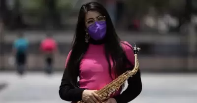 Saxofonista Mara Elena Ros