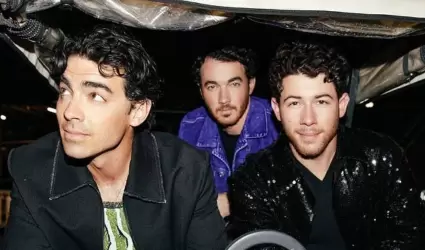 Los Jonas Brothers fueron víctimas del photoshop o la inteligencia artificial.