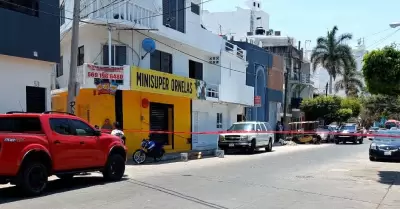 Joven es asesinada en un minis�per de Mazatl�n