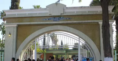 Secundaria Federal L�zaro C�rdenas "La Poli"