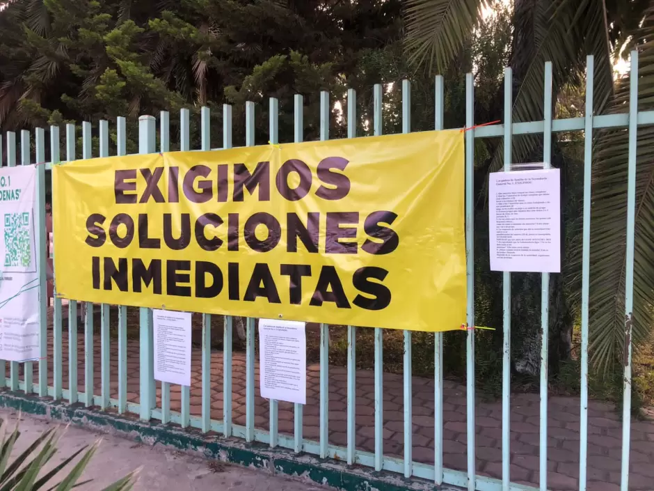 Padres de familia analizan la opci�n de tomar la Escuela Secundaria General n�mero 1