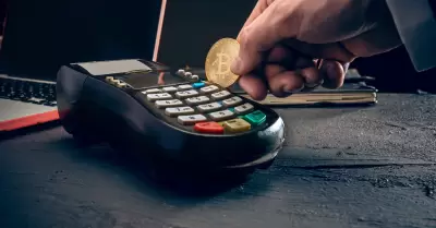 Criptomonedas Bitcoin, tarjeta de crdito y terminal