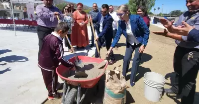 Construccin de escuela primaria "Distribuidores Nissan" en Tecate