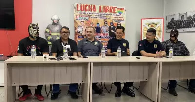 Organizan bomberos "lucha libre con causa"