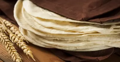 Tortilla de ma�z envuelta en servilleta