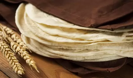 Tortilla de ma�z envuelta en servilleta