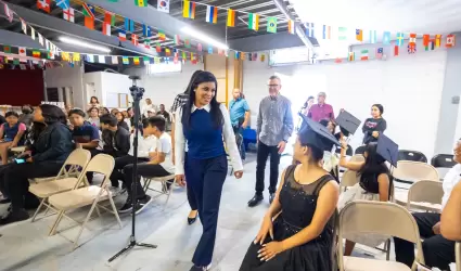 Nios graduados de la colonia Zona Norte de Tijuana