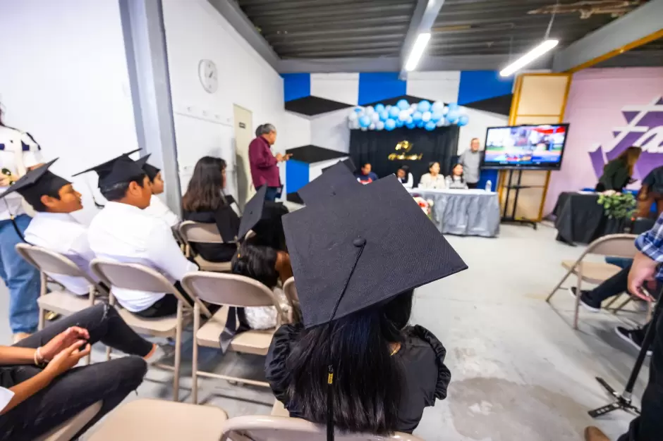 Nios graduados de la colonia Zona Norte de Tijuana