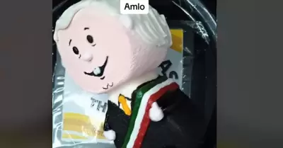 Paleta de bomb�n con figura de AMLO