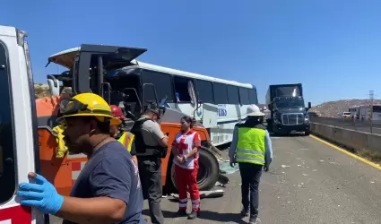 Accidente en el kilmetro 136 de la carretera cuota Tecate - Tijuana