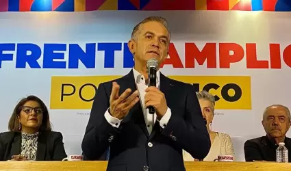 Miguel ngel Mancera se registr como aspirante para ser candidato presidencial.