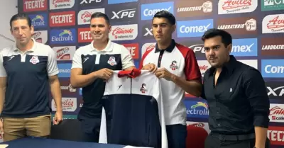 Francisco Lira, del equipo Obson Dynamo,fue firmado este mircoles por el Club C