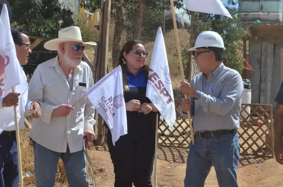 Introducci�n de agua potable en la colonia Rancho Santa Fe