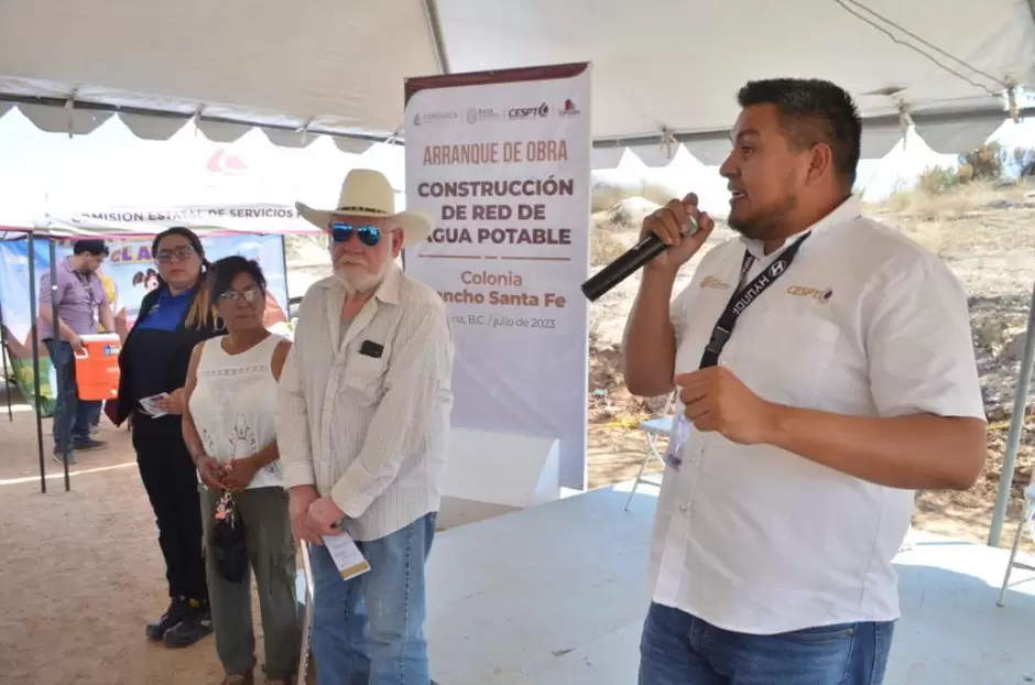 Introducci�n de agua potable en la colonia Rancho Santa Fe