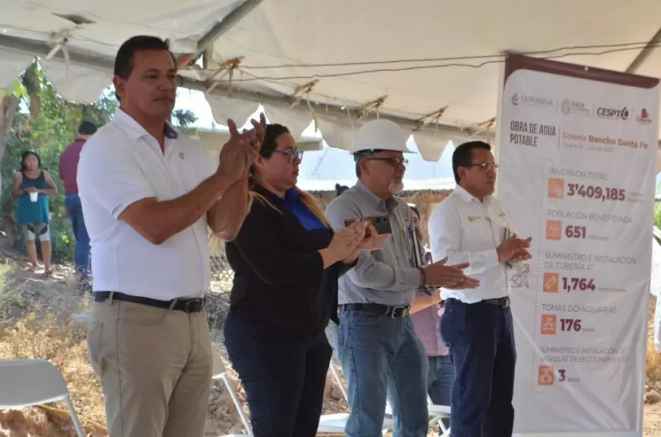 Introducci�n de agua potable en la colonia Rancho Santa Fe