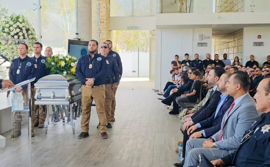 Despiden con honores a agente estatal de investigaci�n de Ensenada