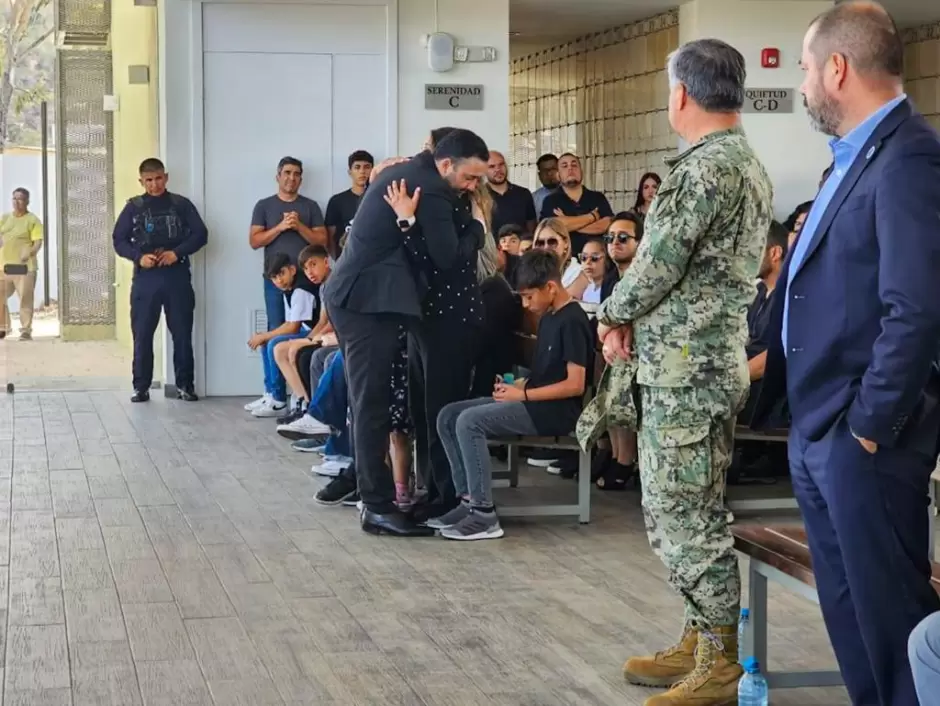 Despiden con honores a agente estatal de investigaci�n de Ensenada