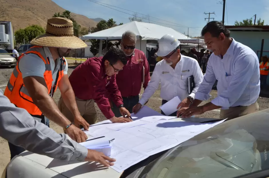 Obra de introducci�n de red de alcantarillado sanitario para la colonia Aar�n Joaqu�n