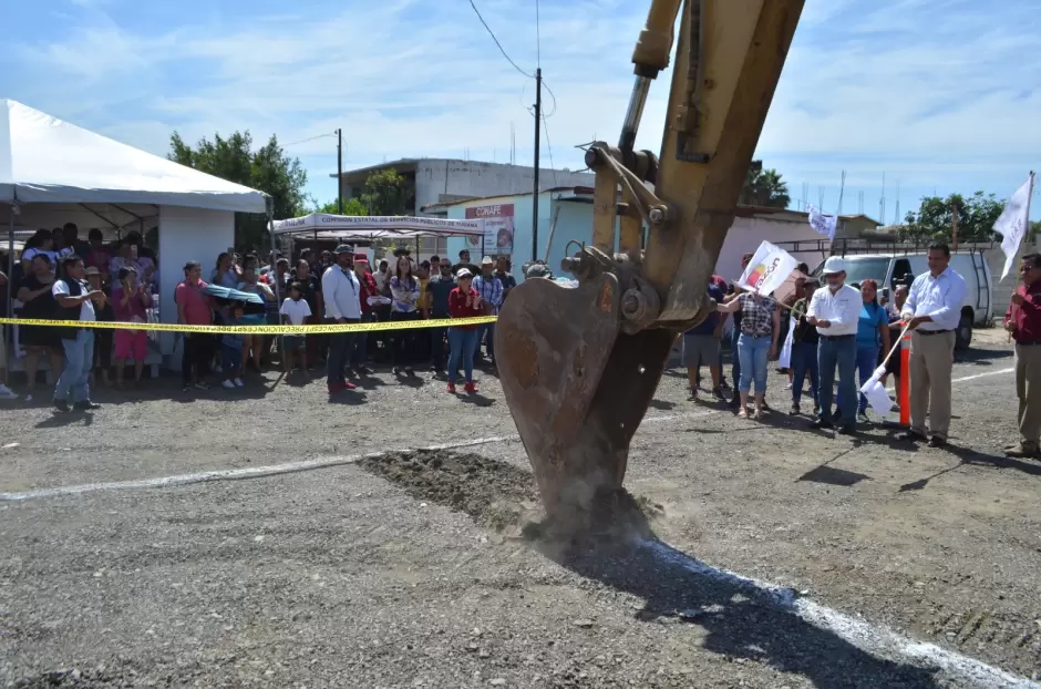 Obra de introducci�n de red de alcantarillado sanitario para la colonia Aar�n Joaqu�n