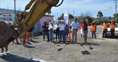 Obra de introducci�n de red de alcantarillado sanitario para la colonia Aar�n Jo