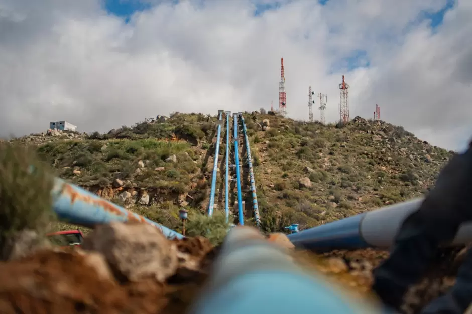 El alto consumo de agua reduce el nivel de tanques reguladores