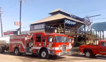 Incendio en restaurante de mariscos ubicado en San Pedro