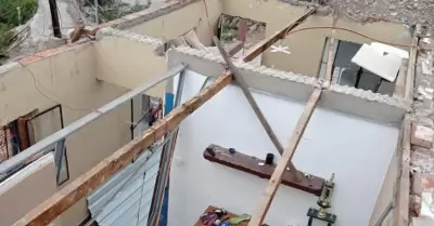 Tormenta vuela techo de una vivienda en Guaymas