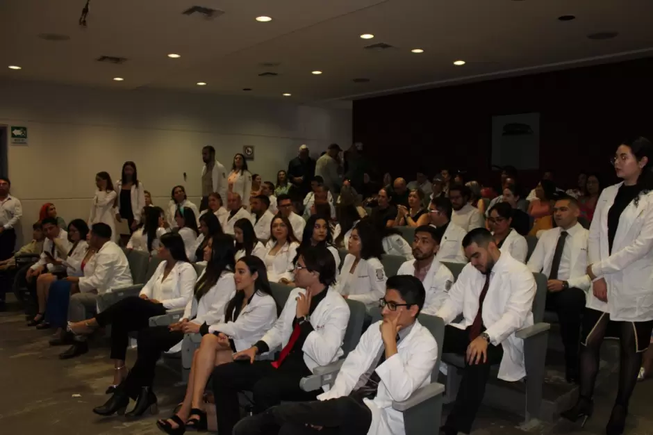 Se grad�an pasantes de medicina, enfermer�a, nutrici�n y odontolog�a